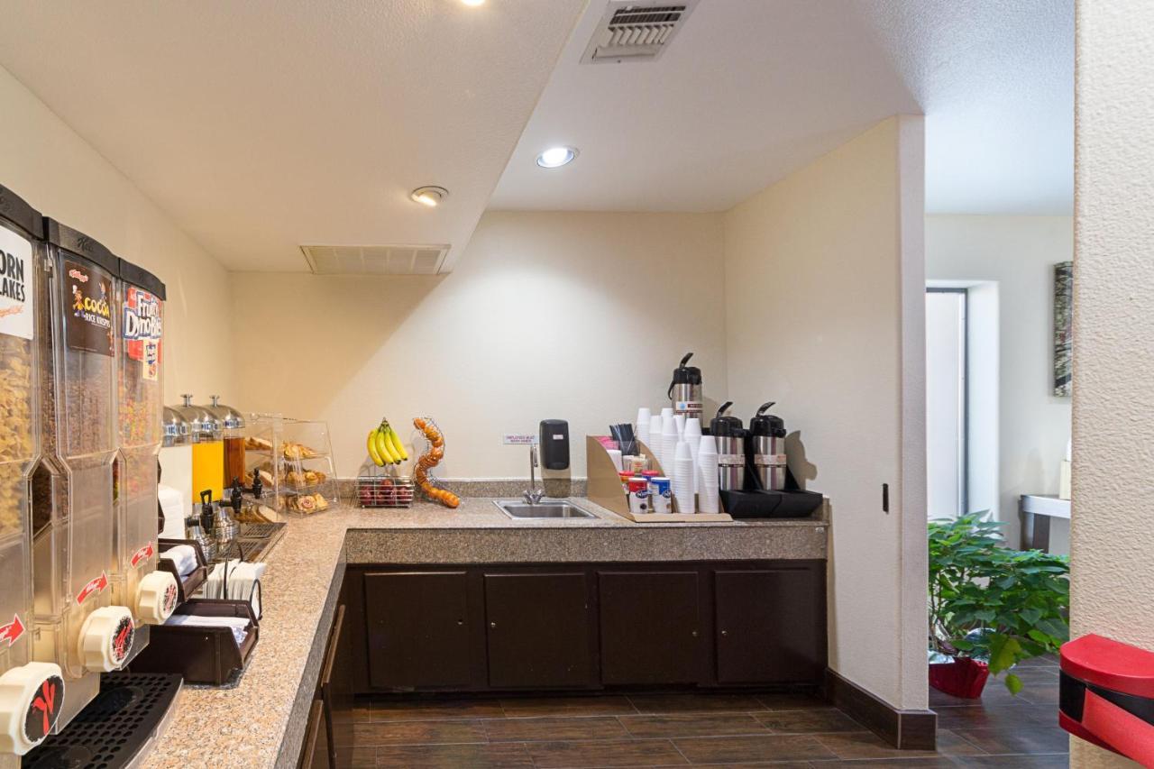 Super 8 By Wyndham New Braunfels I-35 Hotell Exteriör bild