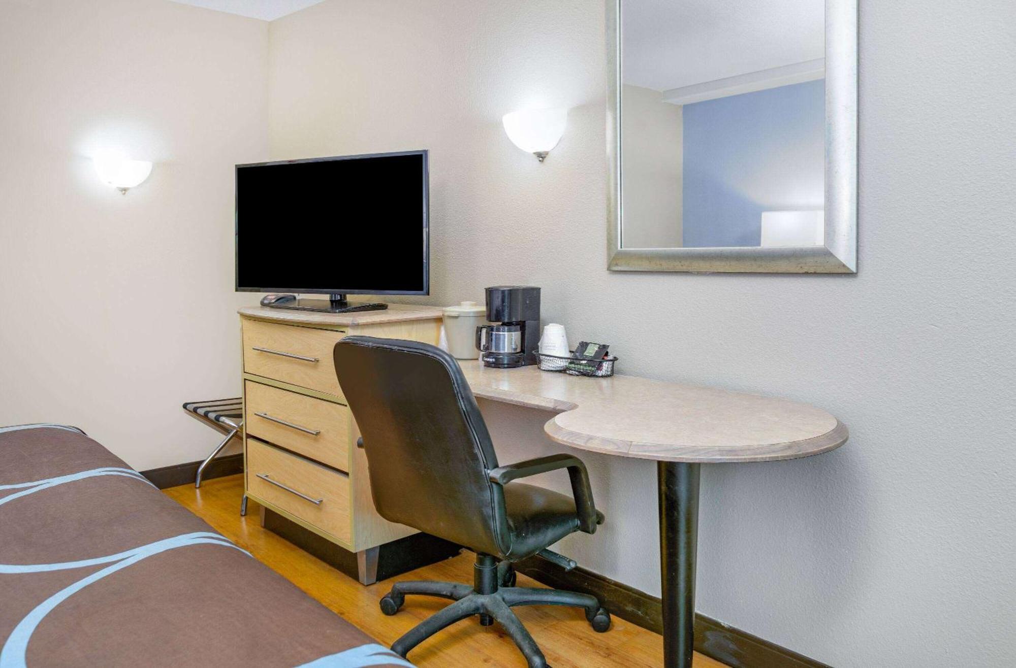 Super 8 By Wyndham New Braunfels I-35 Hotell Exteriör bild